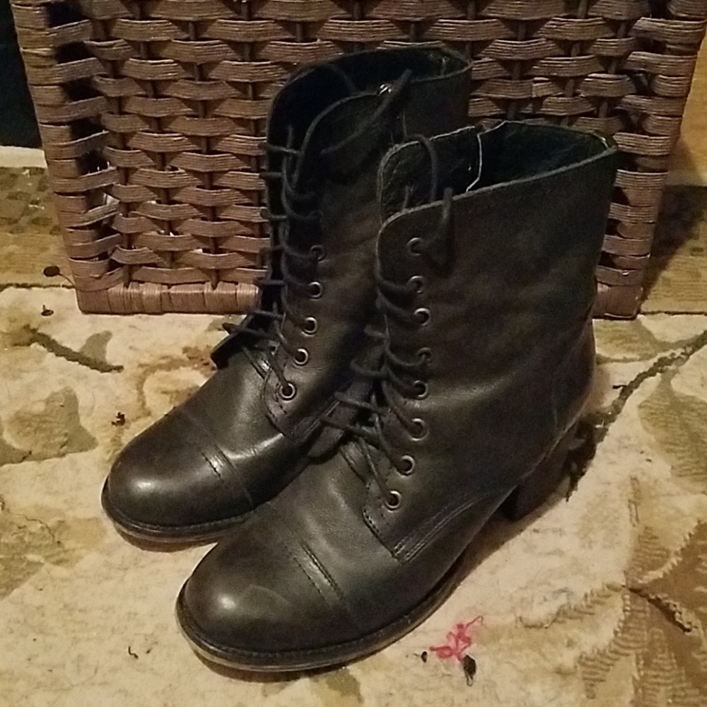 Steve madden leather lace up boots